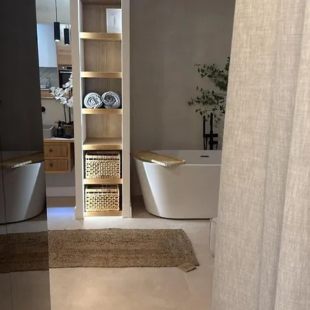 Apartment Aura